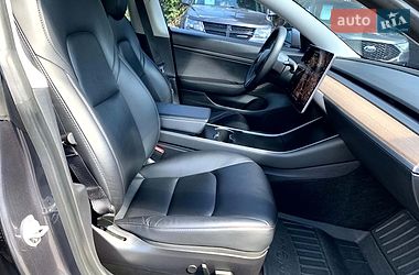 Седан Tesla Model 3 2020 в Виннице