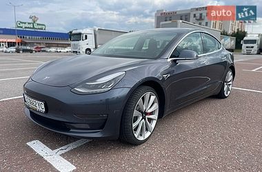 Седан Tesla Model 3 2019 в Львові