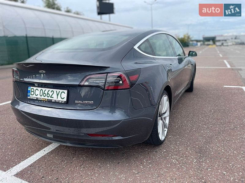 Седан Tesla Model 3 2019 в Львові