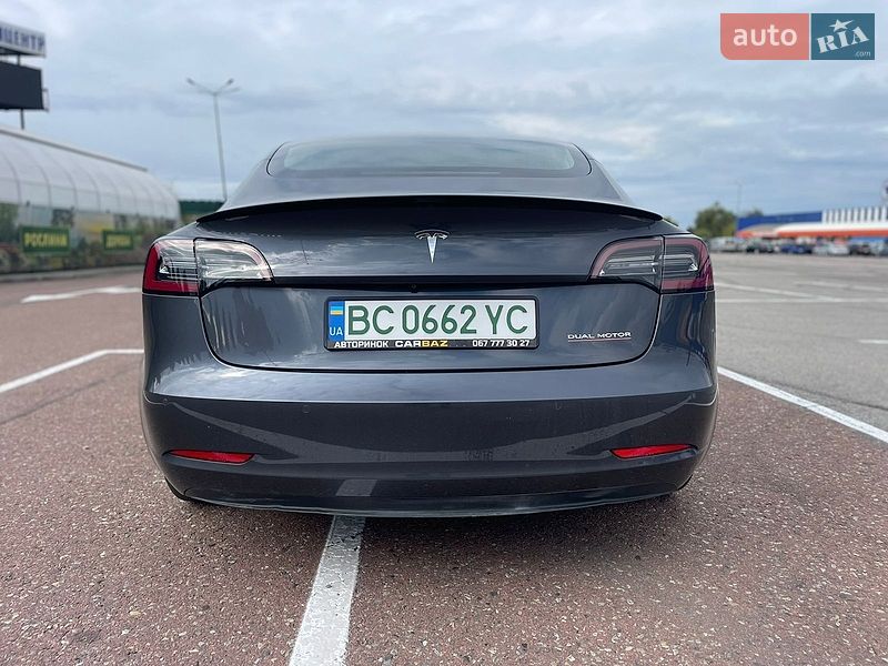 Седан Tesla Model 3 2019 в Львові