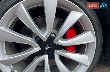 Седан Tesla Model 3 2019 в Львові