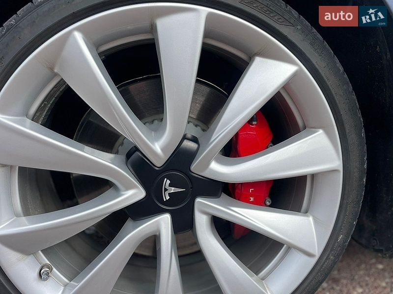 Седан Tesla Model 3 2019 в Львові
