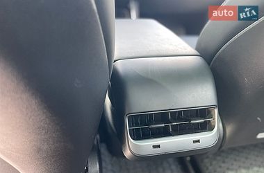 Седан Tesla Model 3 2019 в Львові