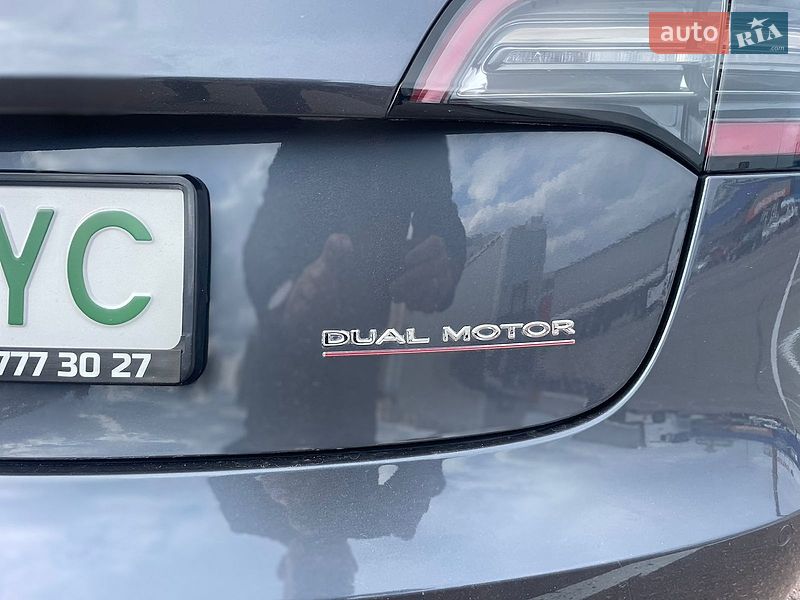 Седан Tesla Model 3 2019 в Львові