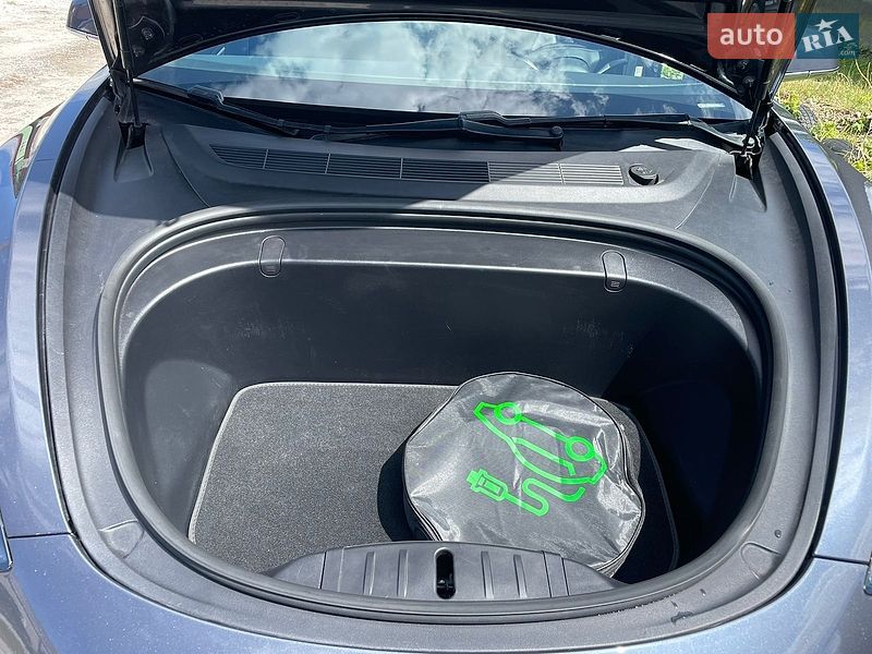 Седан Tesla Model 3 2019 в Львові