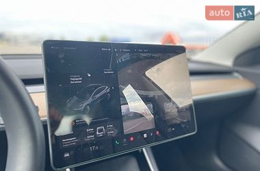 Седан Tesla Model 3 2019 в Львові