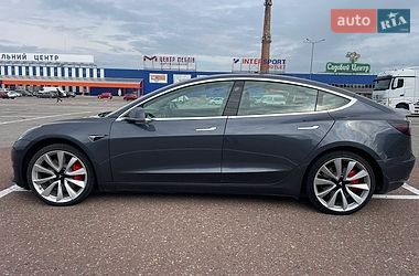 Седан Tesla Model 3 2019 в Львові