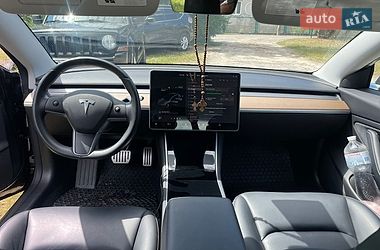 Седан Tesla Model 3 2019 в Львові