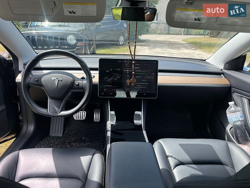 Седан Tesla Model 3 2019 в Львові
