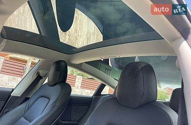 Седан Tesla Model 3 2019 в Львові