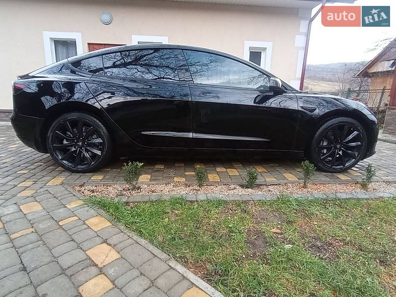 Седан Tesla Model 3 2022 в Дрогобыче