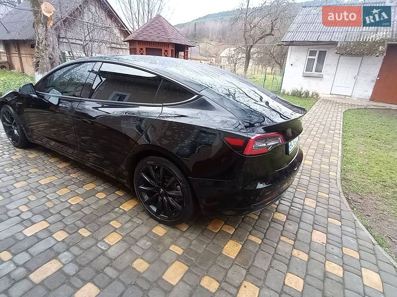 Седан Tesla Model 3 2022 в Дрогобыче