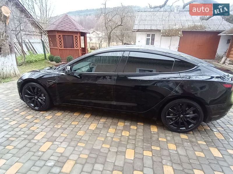Седан Tesla Model 3 2022 в Дрогобыче