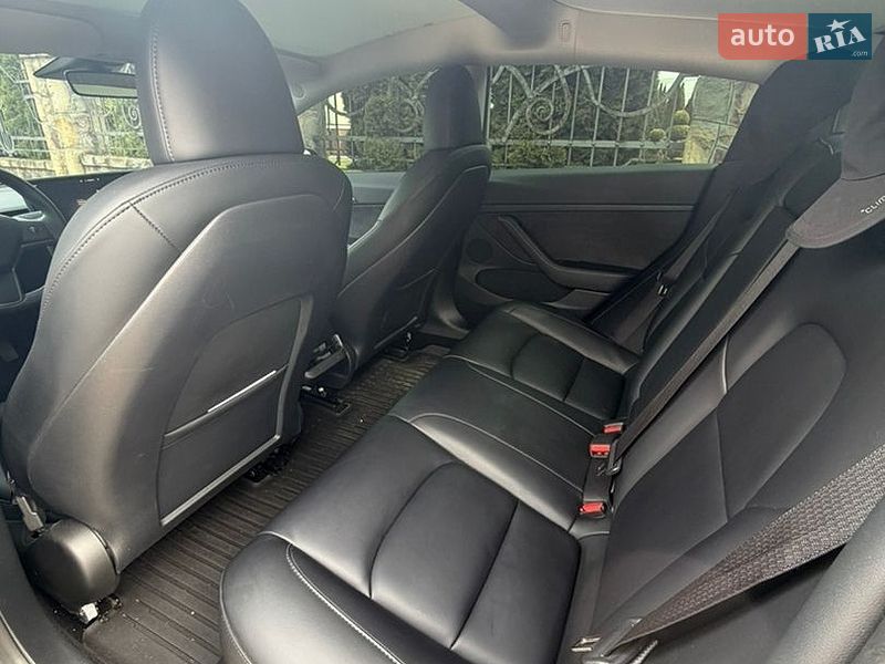 Седан Tesla Model 3 2023 в Ивано-Франковске