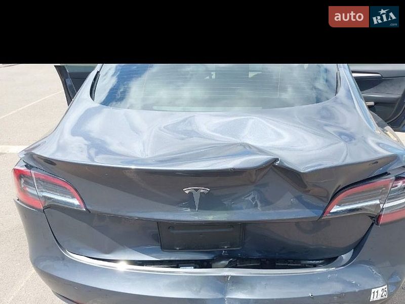 Седан Tesla Model 3 2023 в Ивано-Франковске