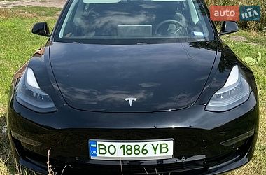 Седан Tesla Model 3 2021 в Волочиську