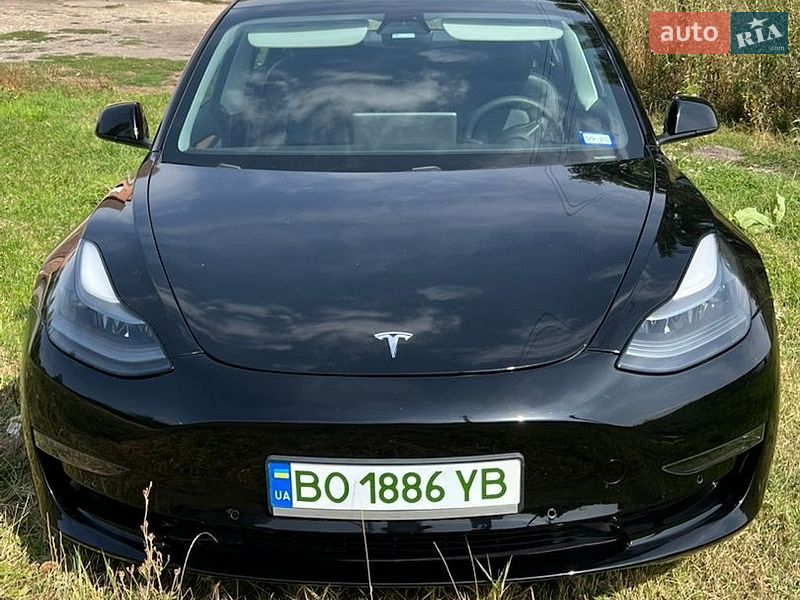 Седан Tesla Model 3 2021 в Волочиську