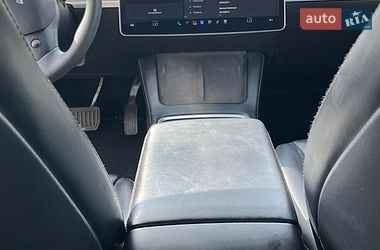 Седан Tesla Model 3 2021 в Волочиську