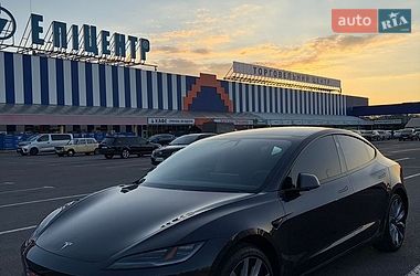 Седан Tesla Model 3 2024 в Черкасах