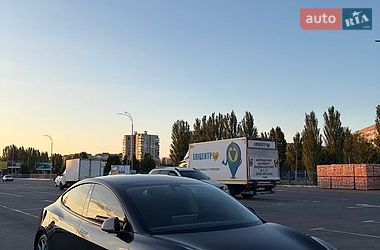 Седан Tesla Model 3 2024 в Черкасах
