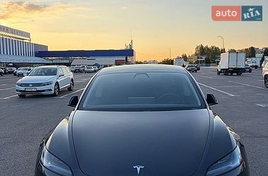 Седан Tesla Model 3 2024 в Черкасах