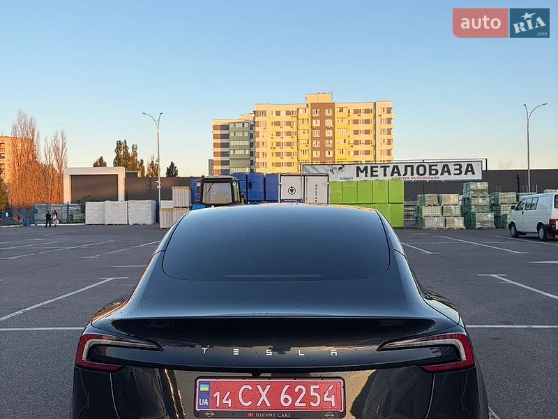 Седан Tesla Model 3 2024 в Черкасах