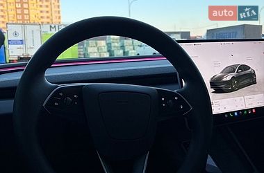 Седан Tesla Model 3 2024 в Черкасах