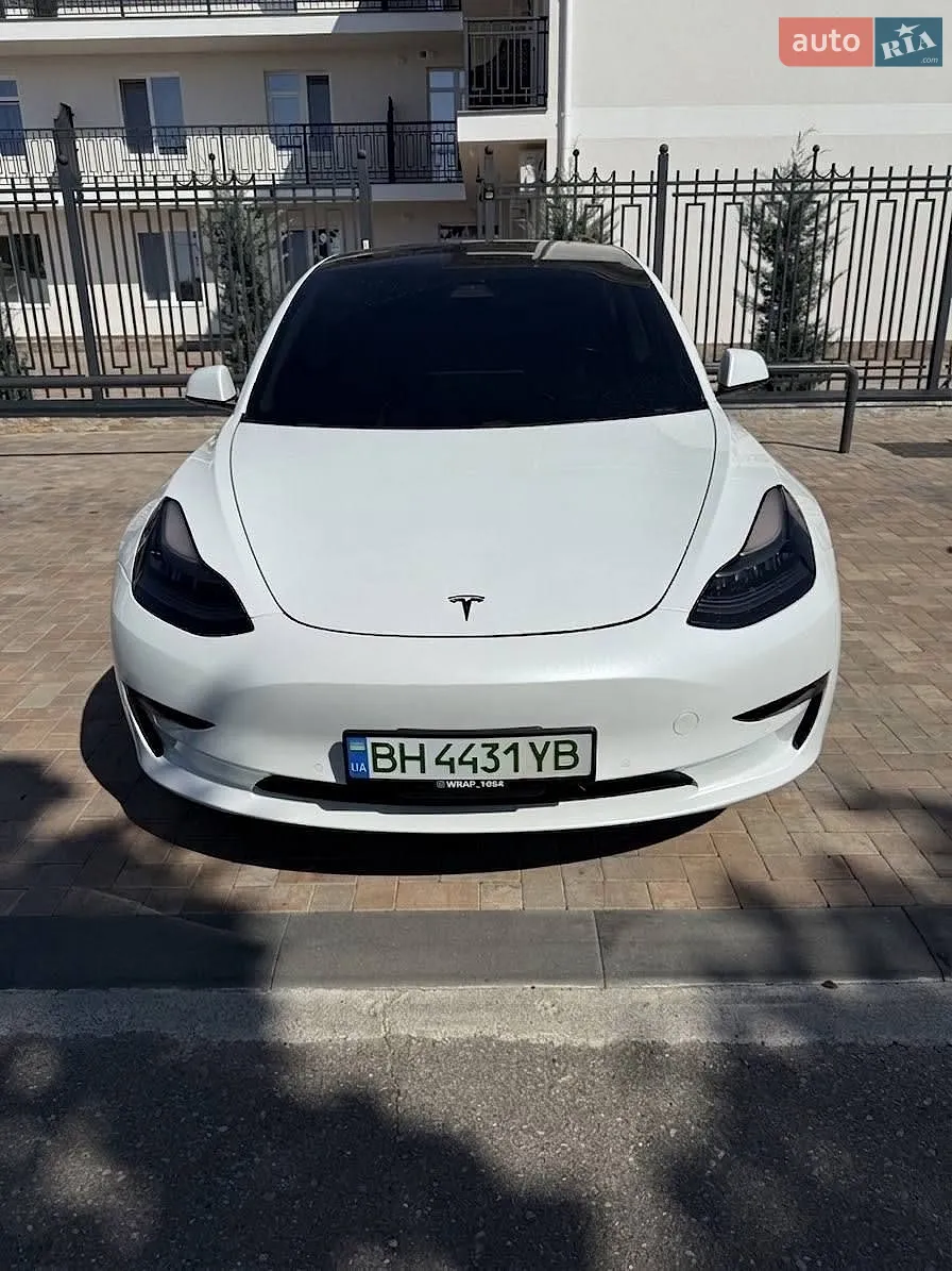 2018 Tesla Model 3 - фото 1