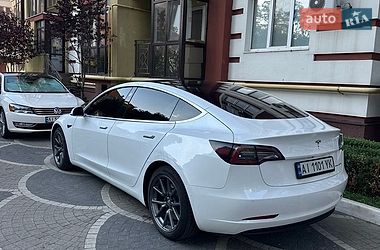 Седан Tesla Model 3 2019 в Киеве