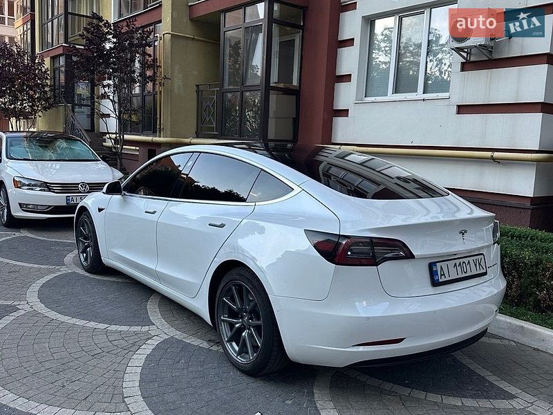 Седан Tesla Model 3 2019 в Киеве