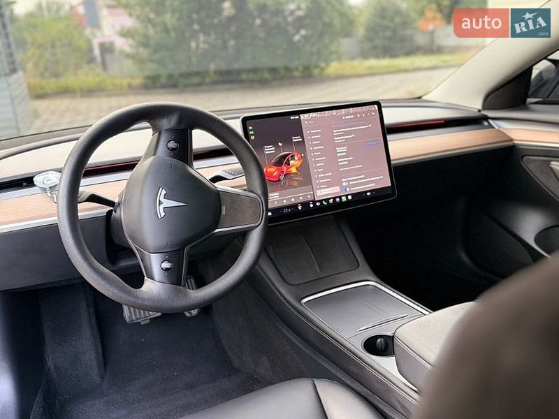 Седан Tesla Model 3 2023 в Хмельницком