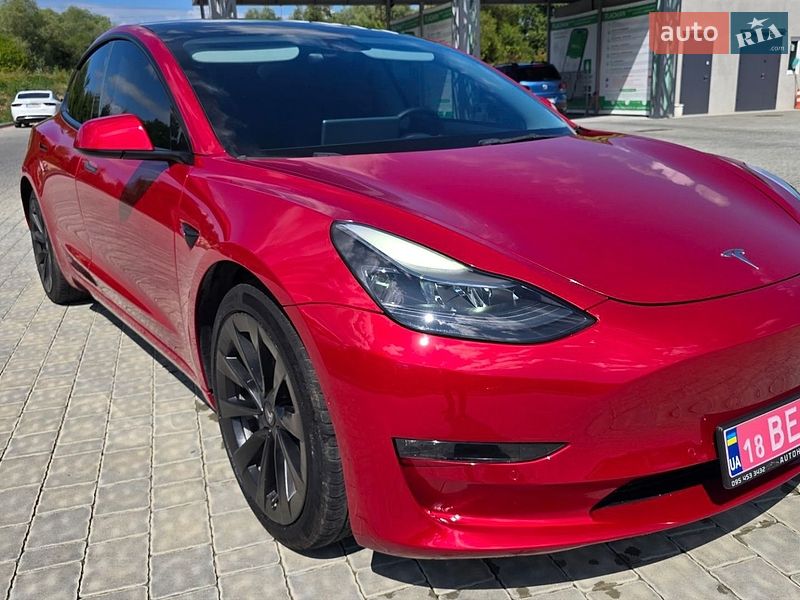 Седан Tesla Model 3 2022 в Івано-Франківську
