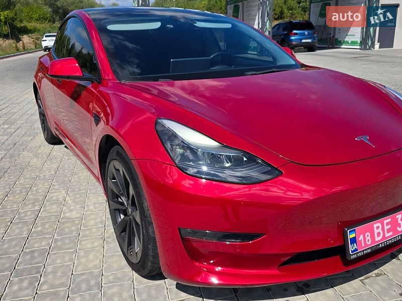 Седан Tesla Model 3 2022 в Івано-Франківську
