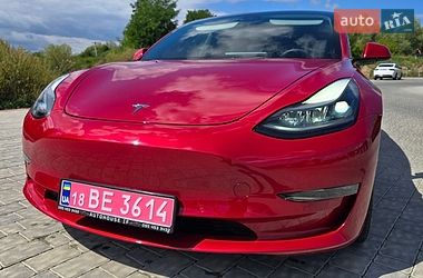 Седан Tesla Model 3 2022 в Івано-Франківську