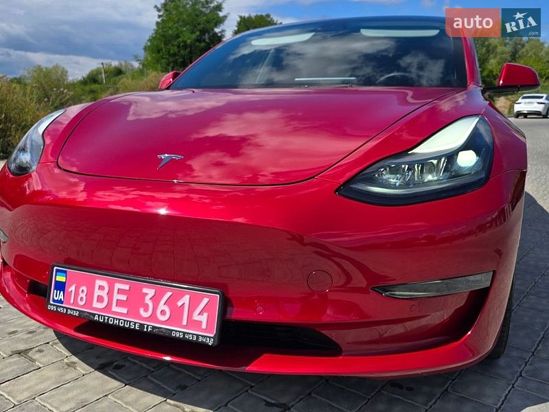 Седан Tesla Model 3 2022 в Івано-Франківську