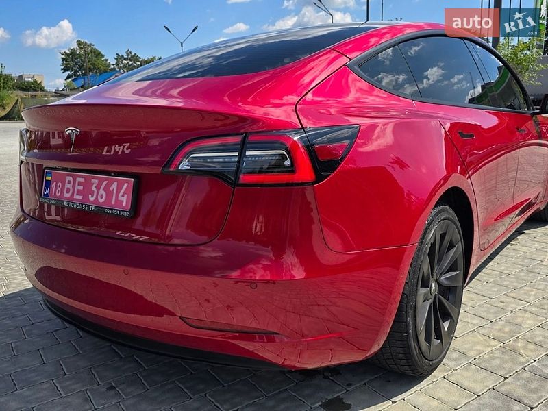 Седан Tesla Model 3 2022 в Івано-Франківську