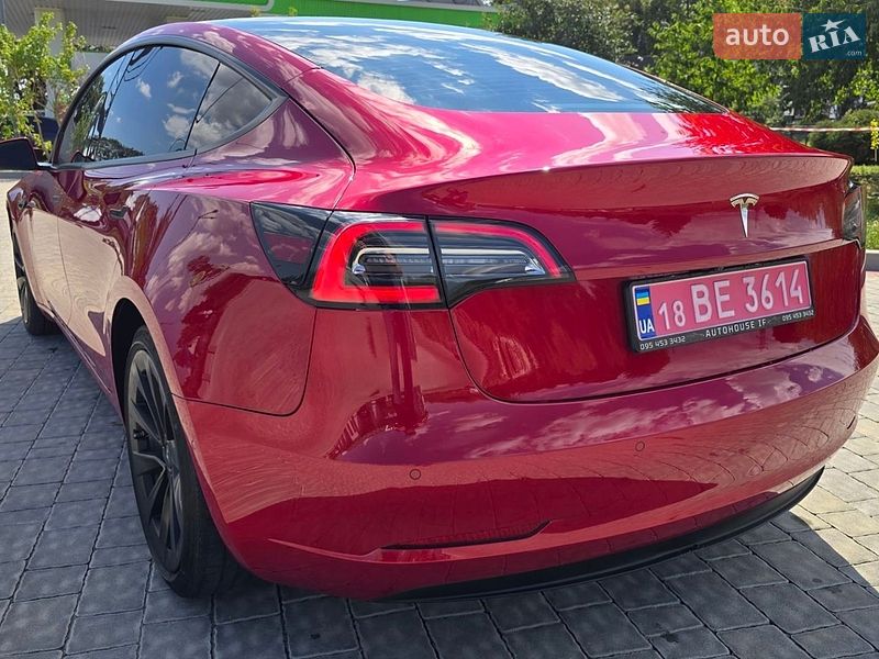 Седан Tesla Model 3 2022 в Івано-Франківську
