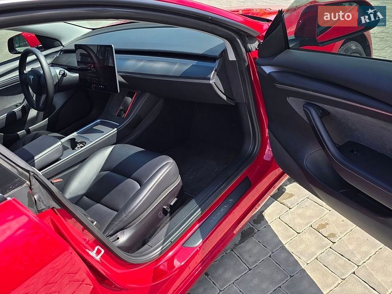 Седан Tesla Model 3 2022 в Івано-Франківську