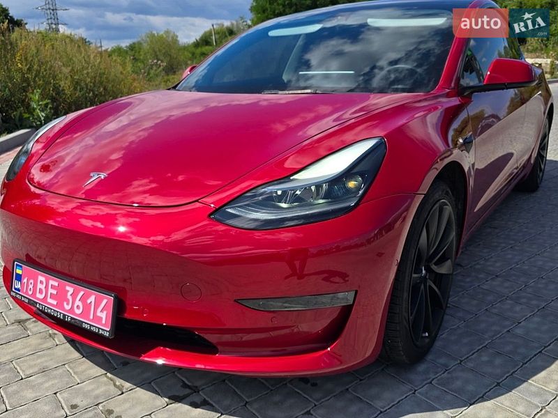 Седан Tesla Model 3 2022 в Івано-Франківську