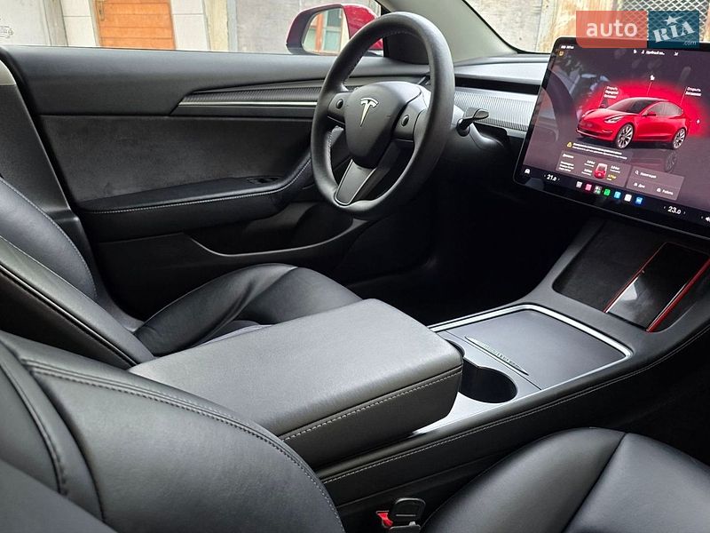 Седан Tesla Model 3 2022 в Івано-Франківську