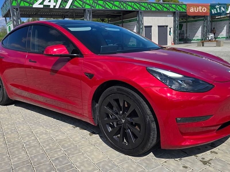Седан Tesla Model 3 2022 в Івано-Франківську