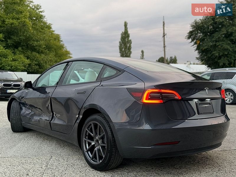 Седан Tesla Model 3 2024 в Дрогобыче
