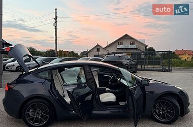Седан Tesla Model 3 2024 в Дрогобыче