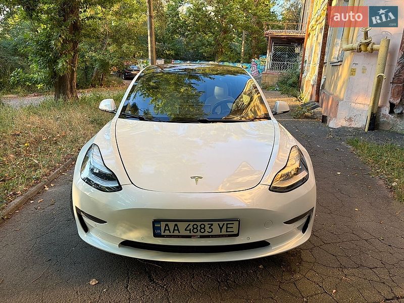 Седан Tesla Model 3 2018 в Києві