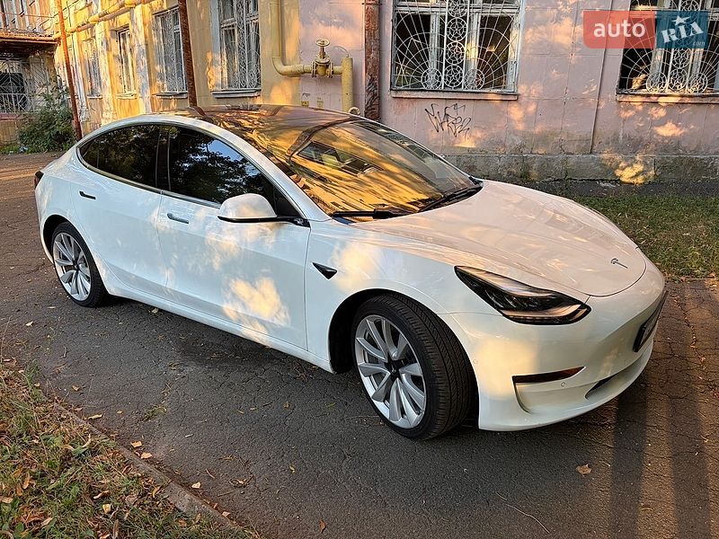 Седан Tesla Model 3 2018 в Києві