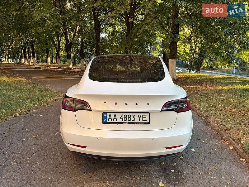 Седан Tesla Model 3 2018 в Києві