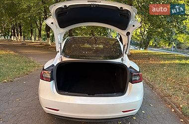 Седан Tesla Model 3 2018 в Києві