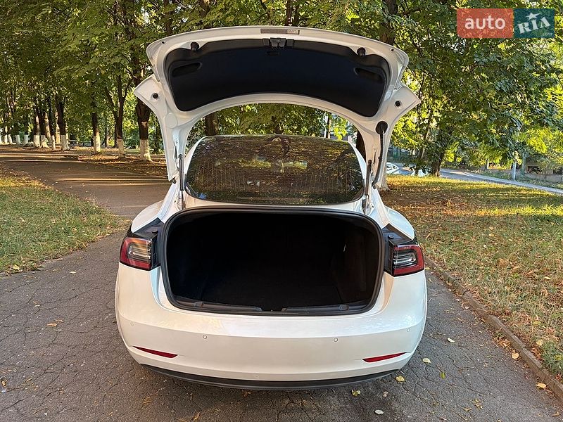 Седан Tesla Model 3 2018 в Києві