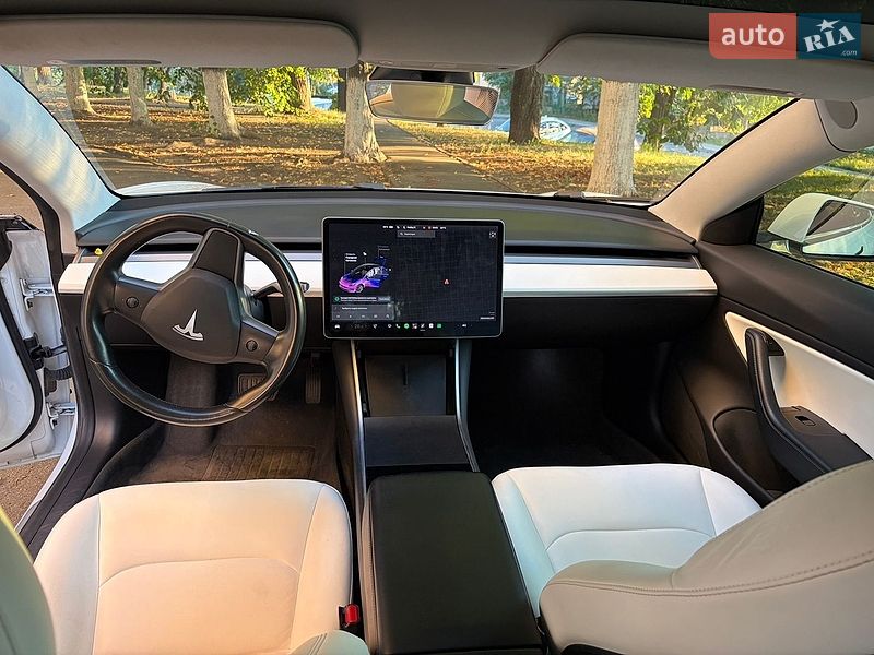 Седан Tesla Model 3 2018 в Киеве