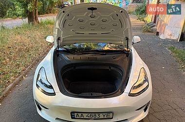 Седан Tesla Model 3 2018 в Києві